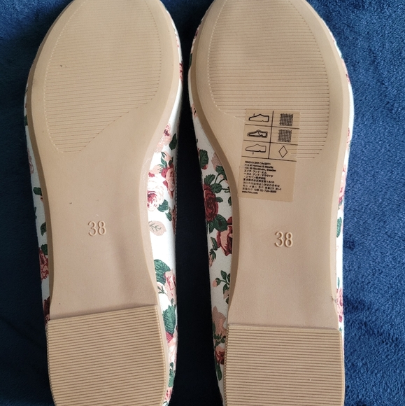 Floral Flats, H&M Size 38 - Picture 3 of 6
